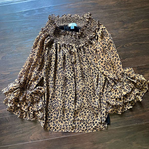 CeCe Off Shoulder Ruffle Leopard Print Top Size Medium - Picture 2 of 4